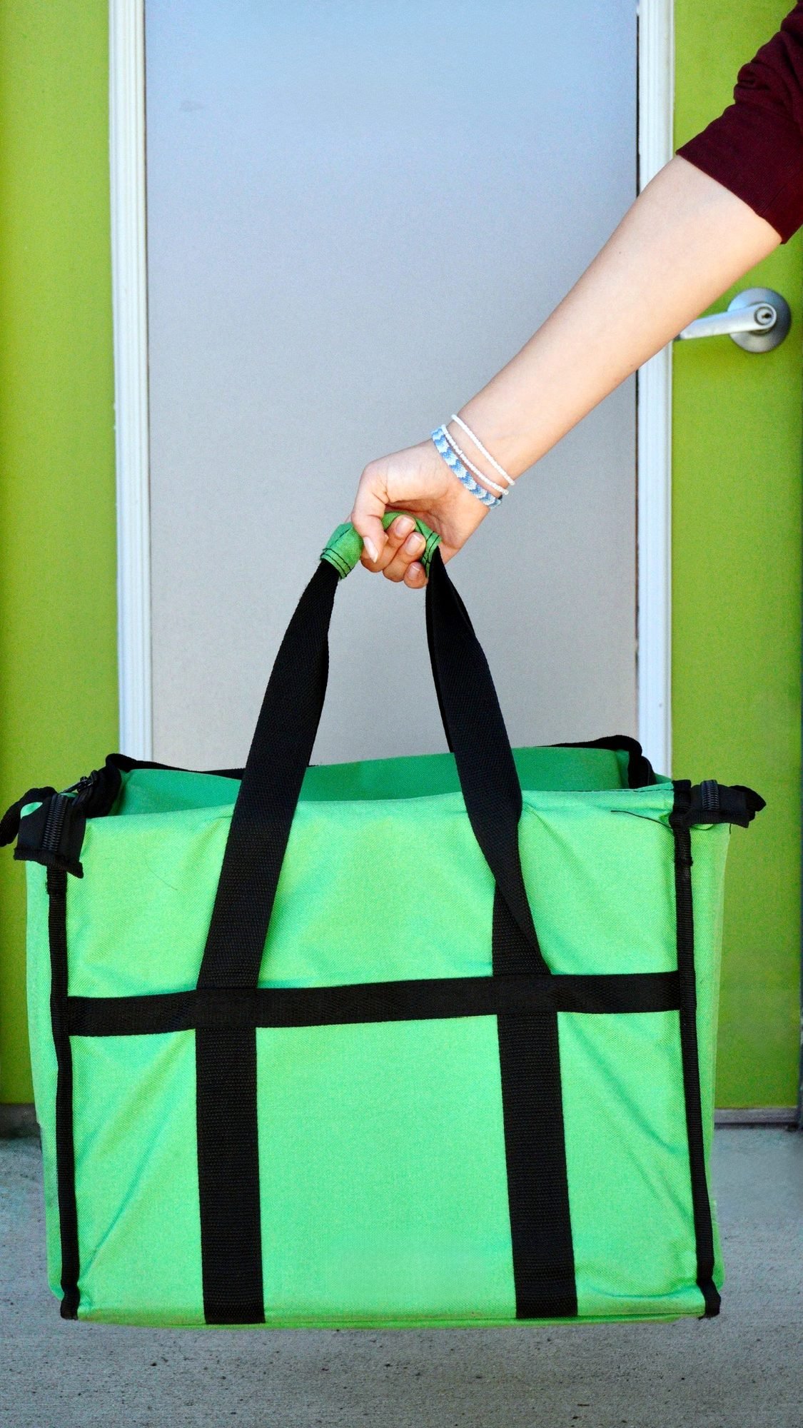 A Making Thyme Kitchen green meal delivery bag
